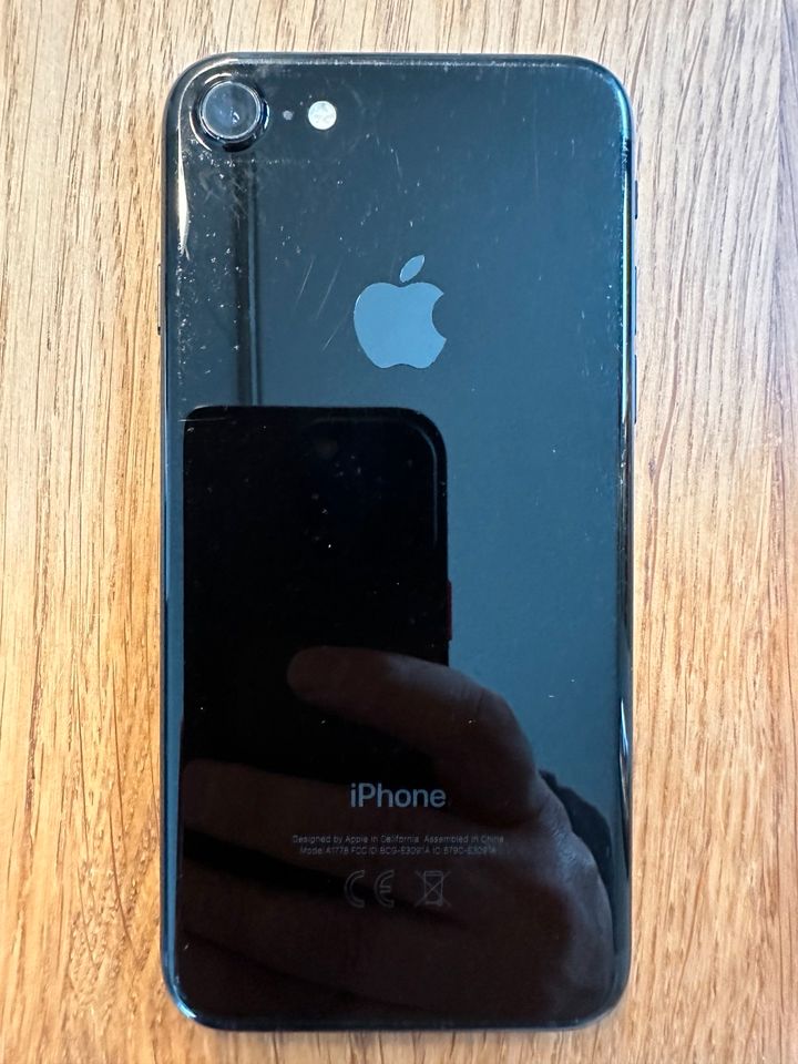 IPhone 7 mit 128GB in schwarz in St. Ingbert