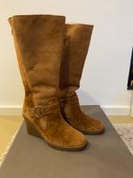 UGG Seline chestnut Stiefel Wedge Keilabsatz Gr 37 US 6 NeuW Rheinland-Pfalz - Nittel Vorschau