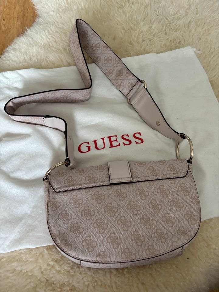 Guess Handtasche Rosa wie neu in Frankfurt am Main