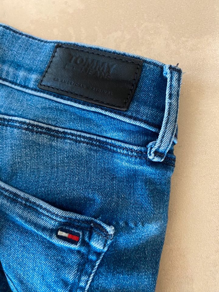 Tommy Hilfiger Damenjeans Gr. 27/32 in Eiterfeld