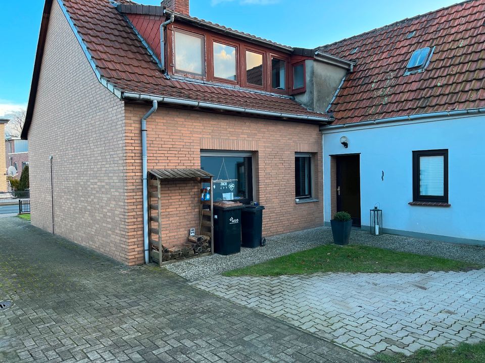 Freistehendes Einfamilienhaus mit Anbau und Garage von Privat in Osterholz-Scharmbeck