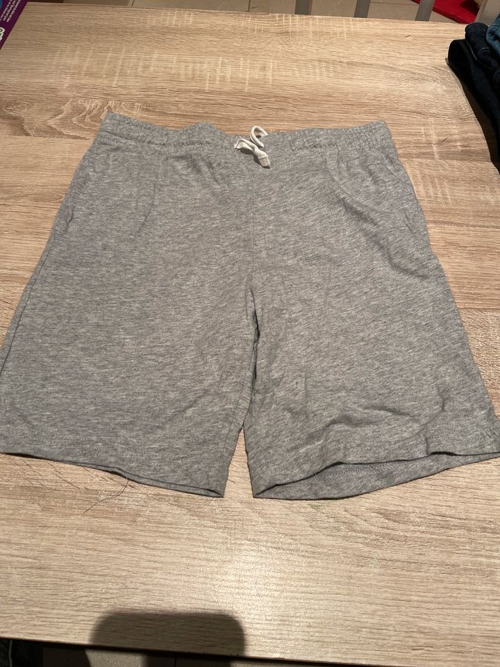 Shorts Basic Größe 140 in Teningen