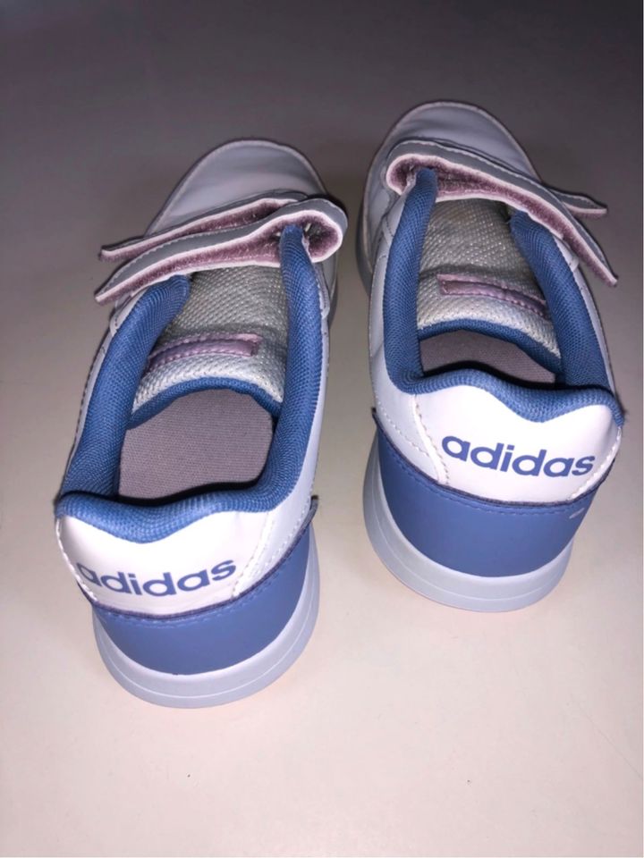 Adidas Sneaker Sportschuhe mit Klettverschluss Gr. 34 in Wismar