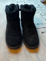 Schuhe wie UGGs schwarz mit Schleife Winter Bayern - Alzenau Vorschau