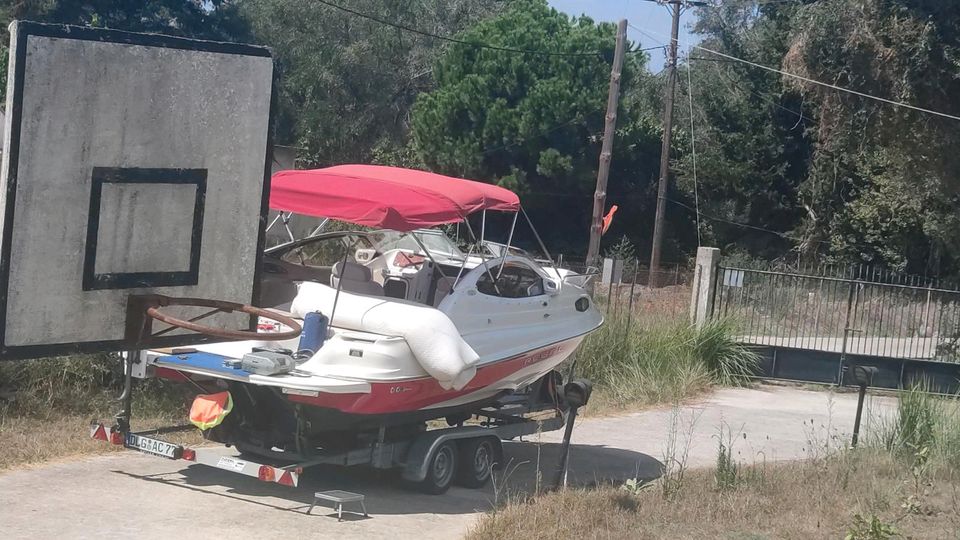 Regal Motorboot mit Diesel Motor in Bachhagel