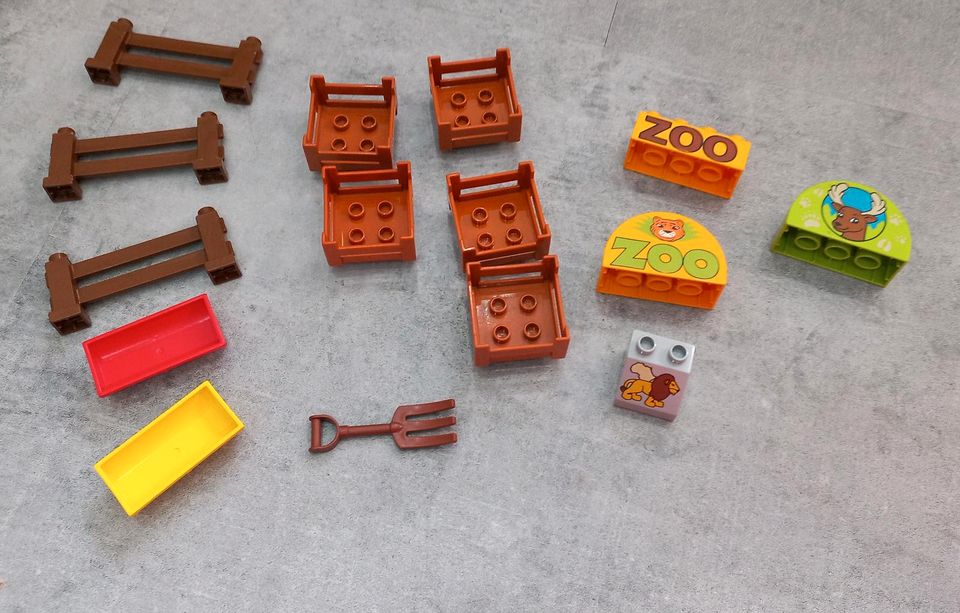 Lego Duplo verschiedene Teile, Figuren, Haus, Baustelle, Bäume in Schalkenbach