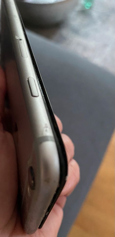 Iphone 6, 64 GB, defekt, an Bastler in Düsseldorf