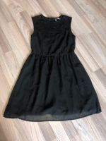 H&M divided Kleid mit Spitze Gr.36 schwarz Niedersachsen - Sachsenhagen Vorschau