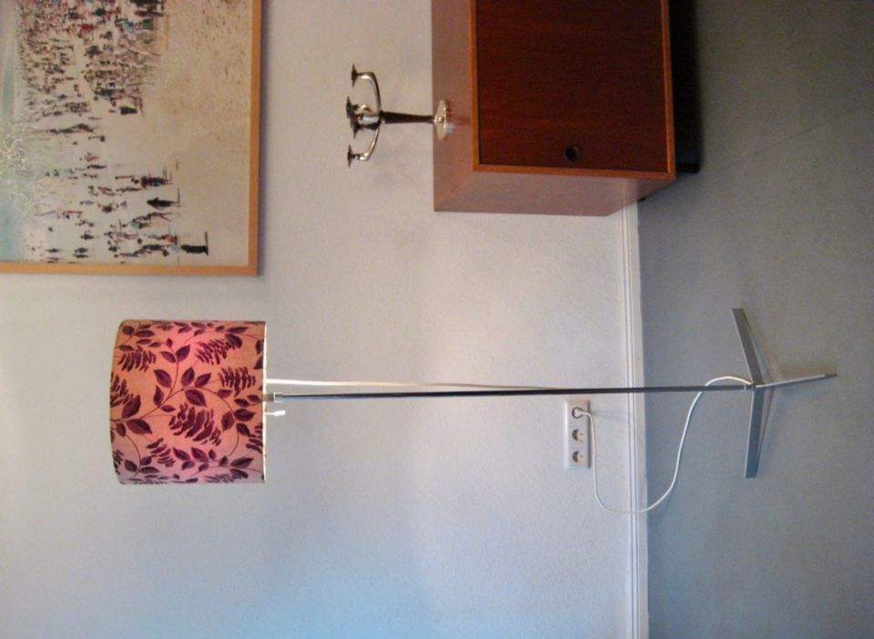 seltene Mid Century Modern Dreibein Stehleuchte Vintage Floorlamp in Berlin