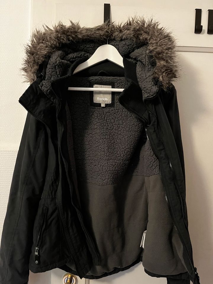 Gefütterte Winterjacke von Bench | Damen | Gr. M in Wettenberg