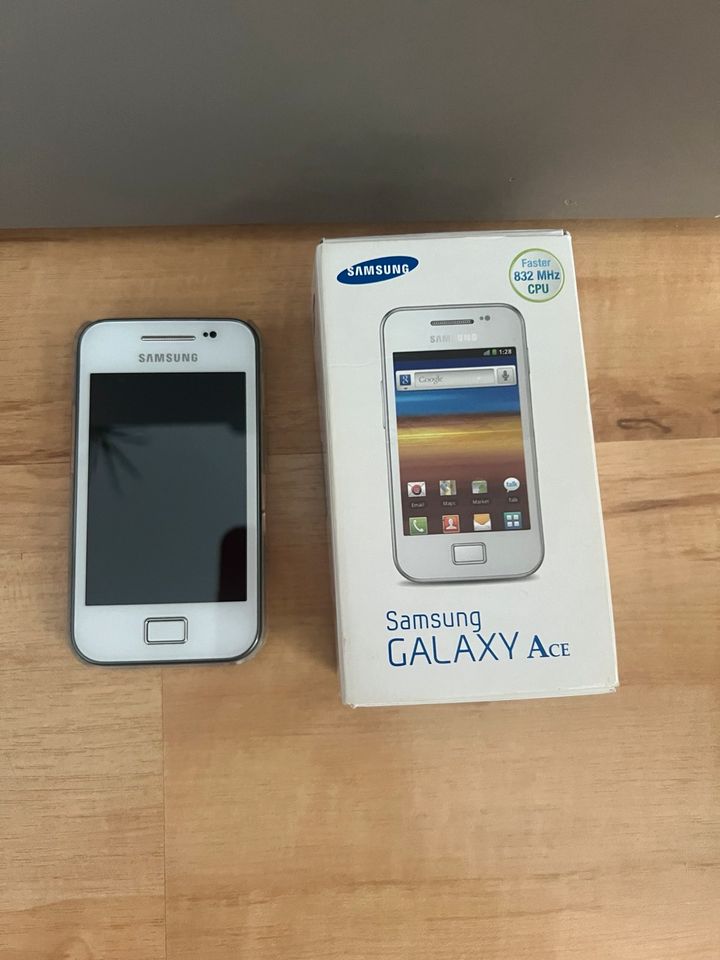 Samsung Galaxy ACE  in weiß in Plettenberg