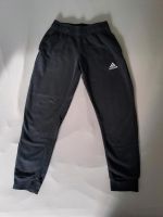 Jogginghose Turnhose Sporthose von Adidas in Größe 128 Sachsen-Anhalt - Magdeburg Vorschau