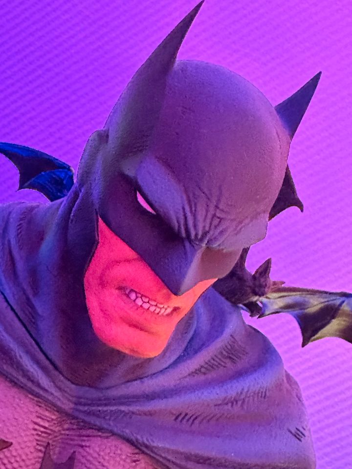 Prime 1 Studio Batman Hush Batcave Edition DX in Goch