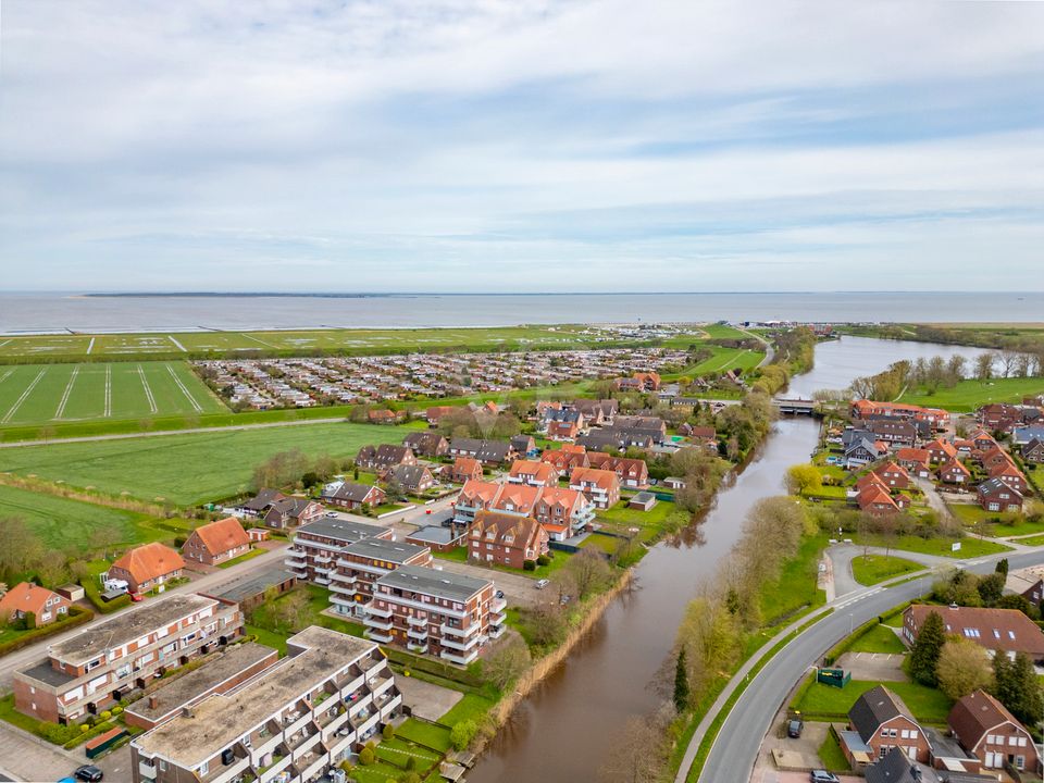 Schöne Eigentumswohnung mit Blick auf den Deich und den Kanal in ruhiger Lage von Dornumersiel! in Dornum