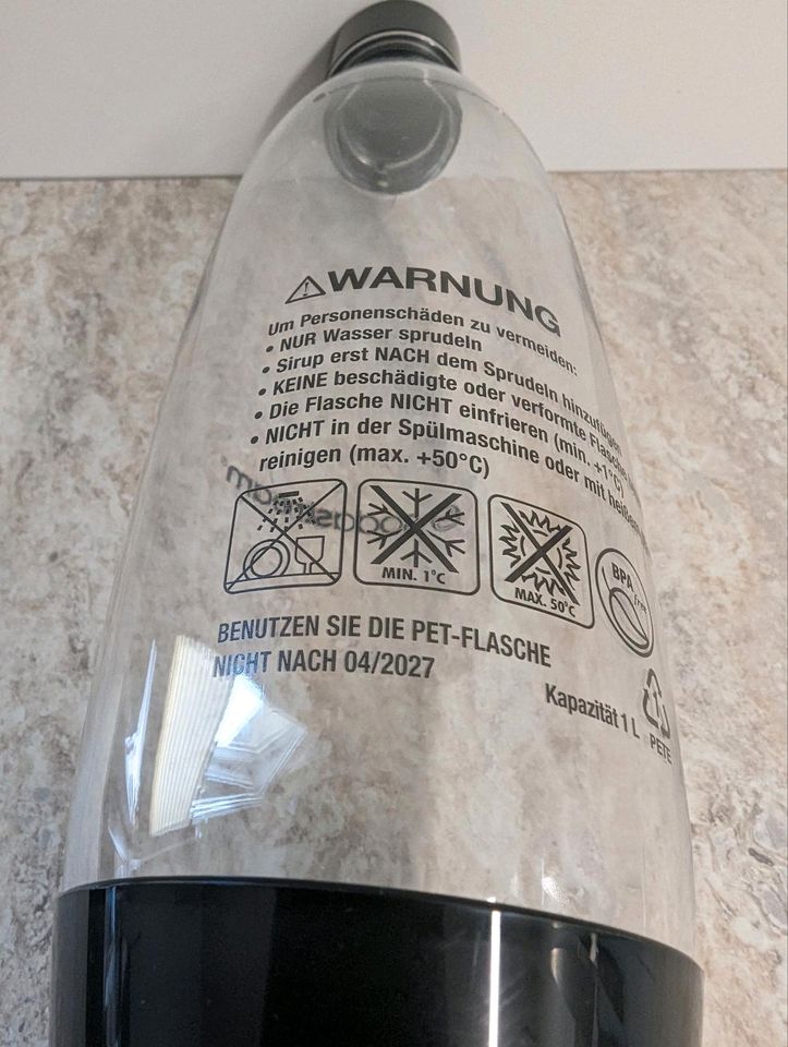 Neuwertig Sodastream Duo PET Flasche MHD 04/2027 in Bad Salzungen