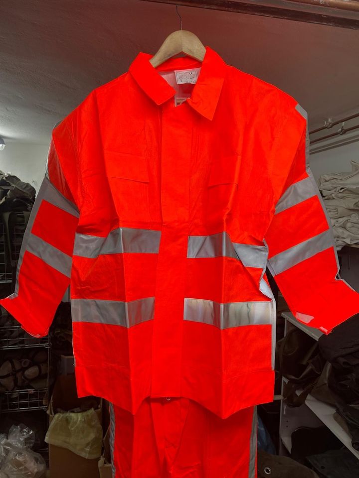 15x Schutzanzüge in orange in Gr.xxl in Berlin