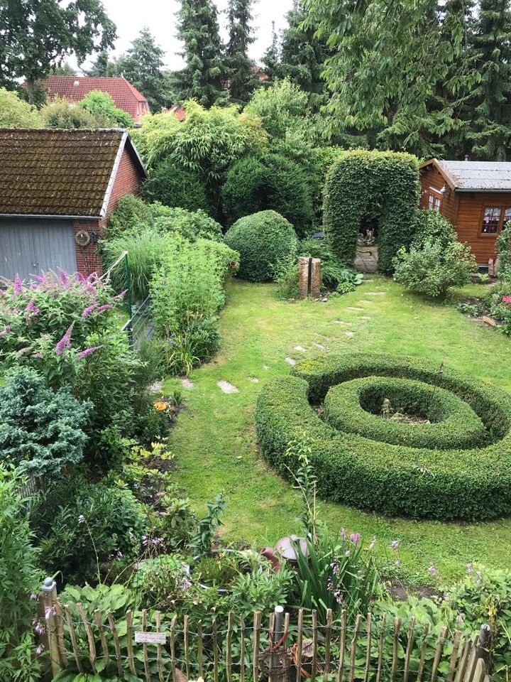 Beruf und Leben vereinbaren: Geräumiges Haus mit großem Grundstück in Himmelpforten