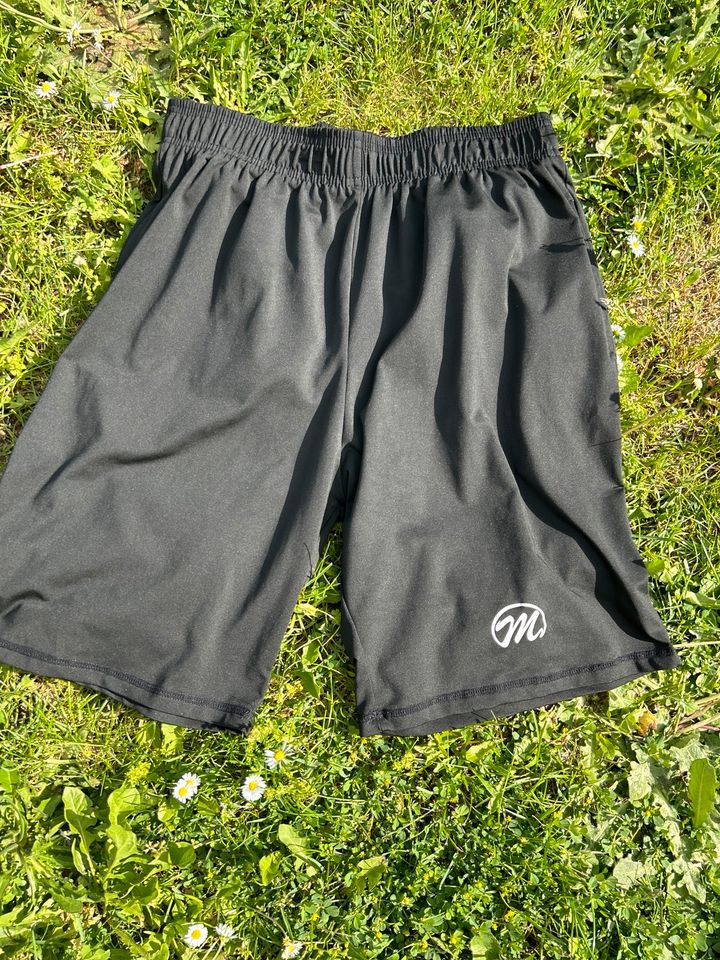 Shorts in schwarz Gr.L in Neutraubling