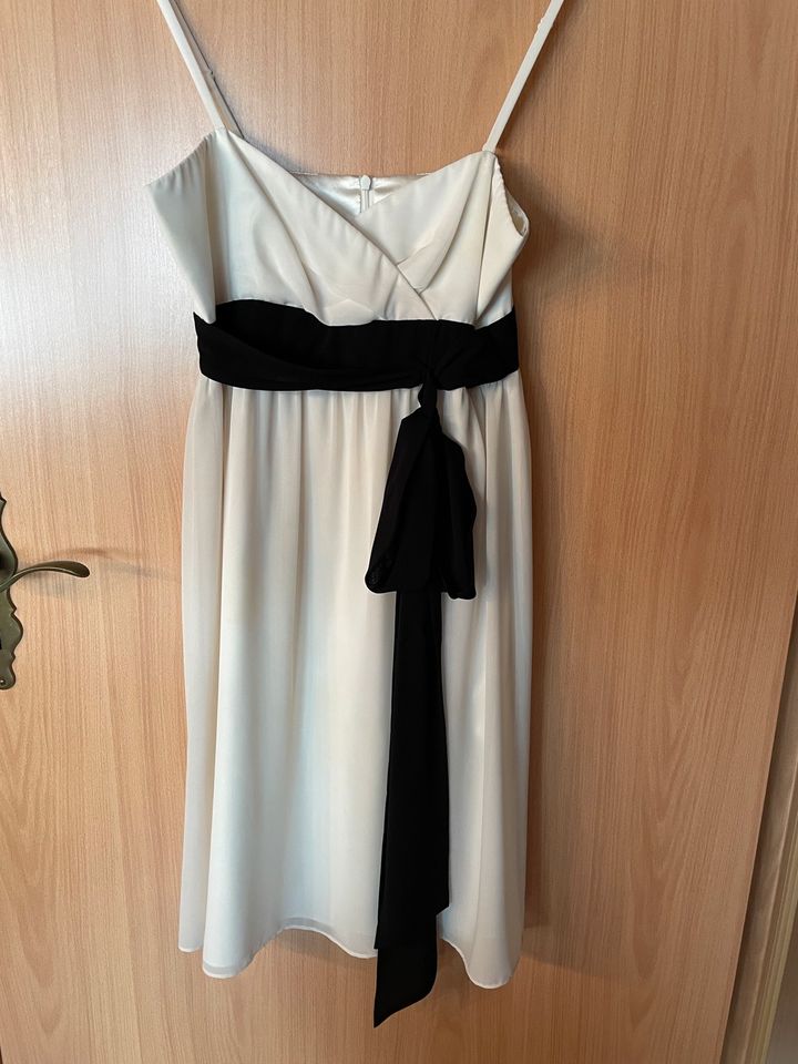 Kleid von Montego Gr. 34 in Bürstadt