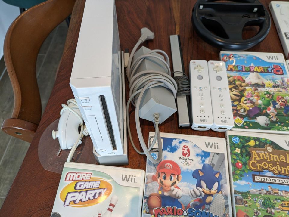 Nintendo WII + 2 Controller + 18 Spiele (Mario Party, Zelda usw.) in Brück