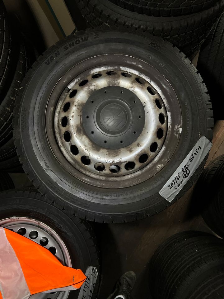 VW T5/ T6 Winterreifen Felgen 205/65R16 in Rümpel