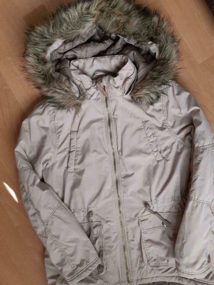 Mädchen Winterjacke Gr.152 H&M in Chemnitz