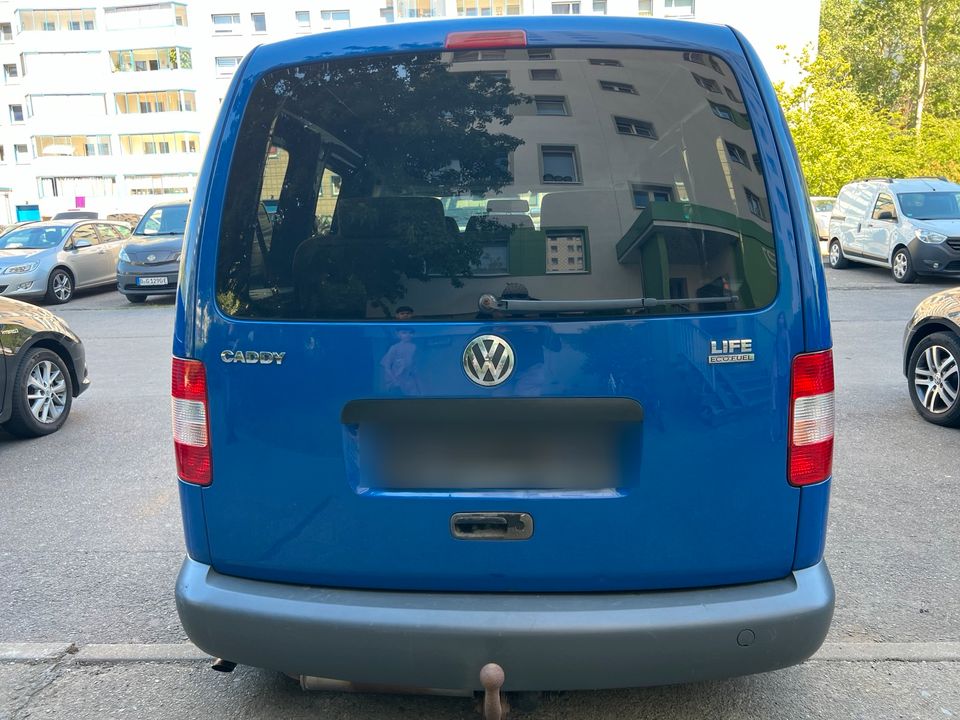 Volkswagen Caddy Life Eco Fuel 2.0 Benzin Erdgas 7 Sitzer in Berlin