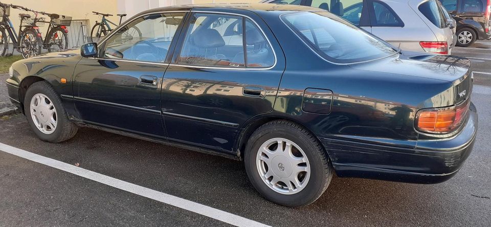 Toyota Camry Automatik Leder in München