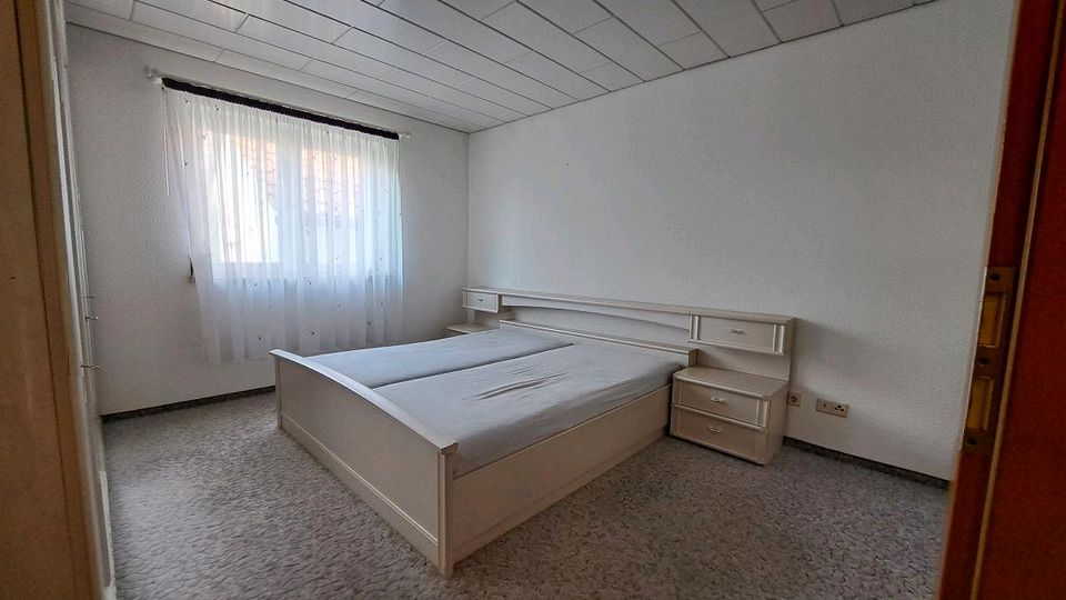 Komplettes Schlafzimmer Kleiderschrank Ehebett in Görlitz