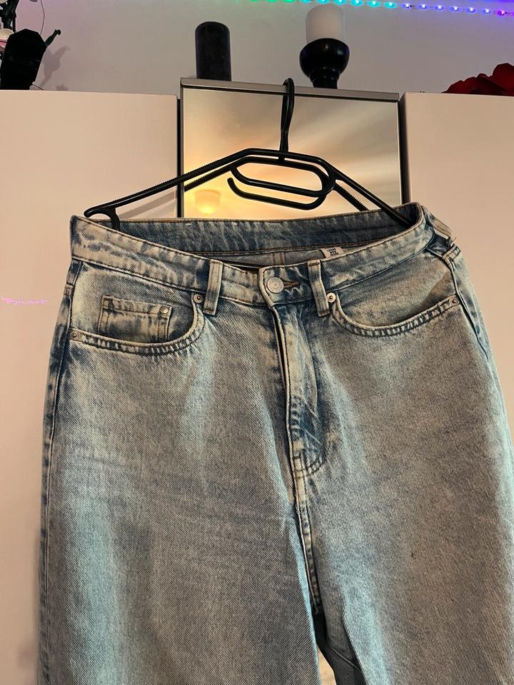 H&M Baggy Jeans Hose Größe 38 Hellblau/Blau 100% Baumwolle in Siegen