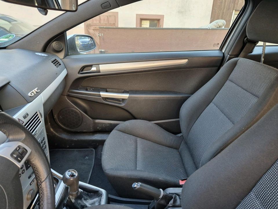 Schlachte Opel Astra H 1.6 in Buchen (Odenwald)