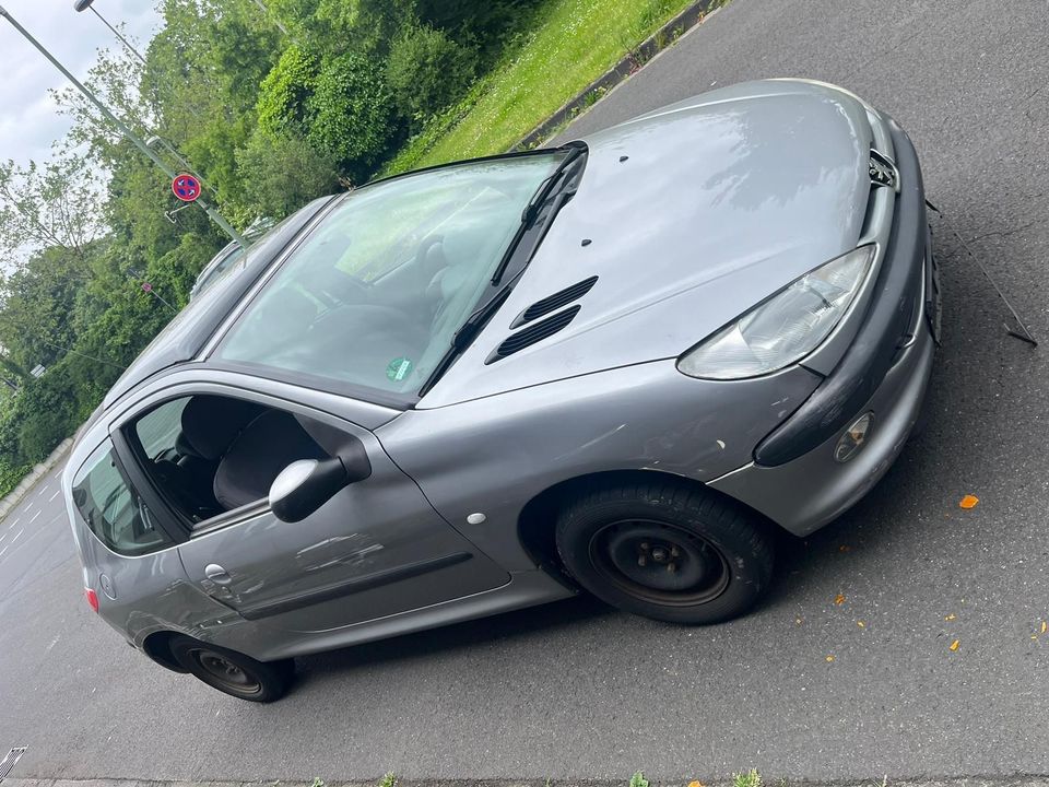 Peugeot 206 TÜV bis 03/2025 in Essen