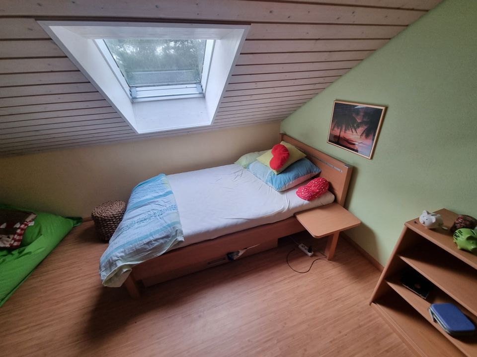 120cm Bett, Bett mit Lattenrost, Matratze, Schublade, Ablage in Neubiberg