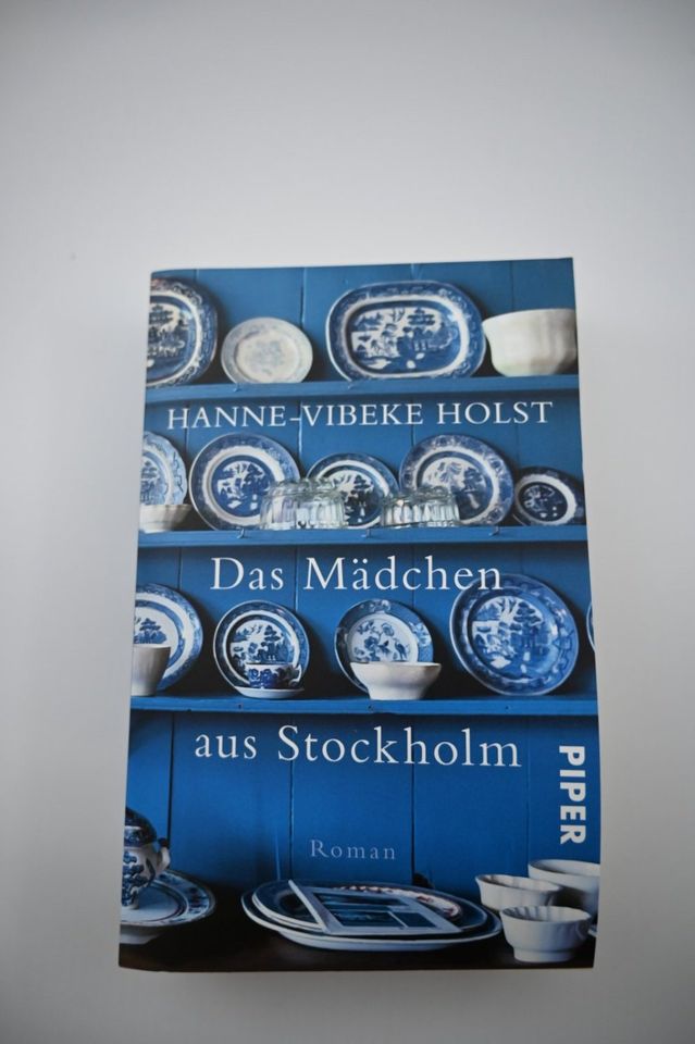 Hanne-Vibeke Holst DAS MÄDCHEN AUS STOCKHOLM Tb. (Roman Dänemark) in Heidelberg