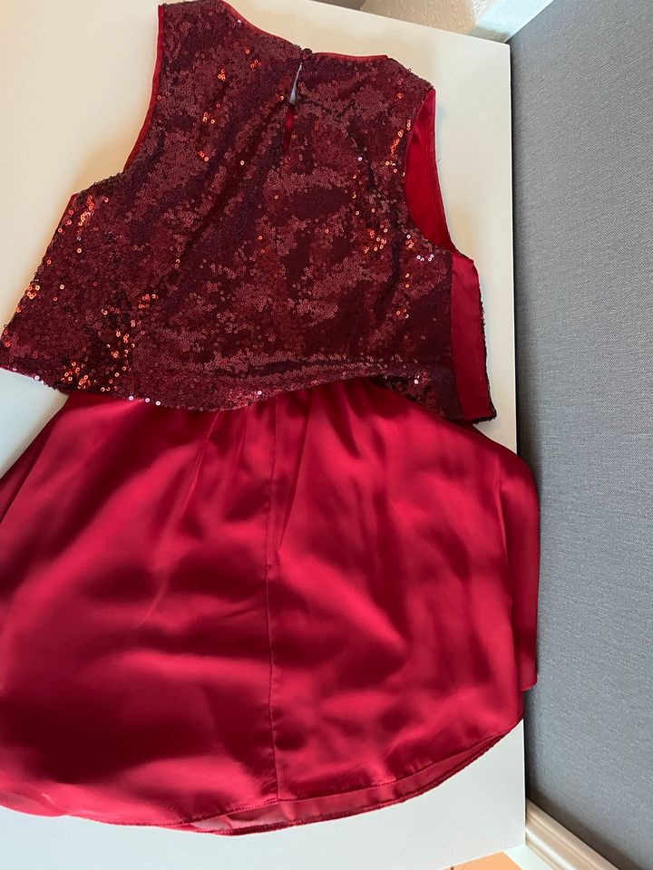 Pailletten Kleid Mädchen c&a Gr. 140 neu in Bergkamen