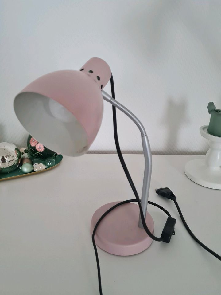 Kleine Schreibtischlampe mit Glühbirne rosa in Lübeck
