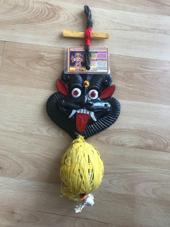 Maske Holzmaske Dämon Durga Skorpion Hindu Sri Panchamuka Hanuman in Köln