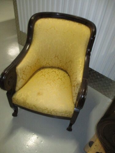 Edles sehr großes Sofa um 1900 mit einem Sessel goldgelber Bezug in Irxleben