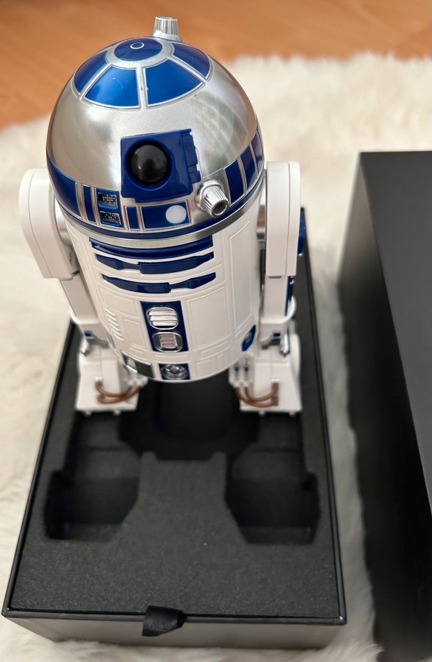 Star Wars R2-D2 enabled droid + Force Band (OVP, wie neu!) in Hildesheim