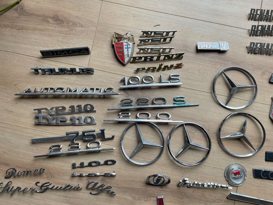 Embleme  Schriftzug,Audi,Mercedes,Peugeot,NSU,Renault,Fiat, Alfa, in Badenweiler