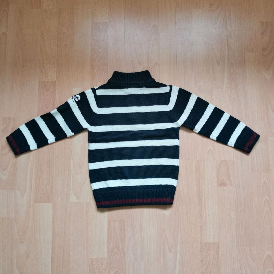 Schwarz-weiß gestreifter Strickpullover Gr. 110 Topolino Jungen in Leipzig