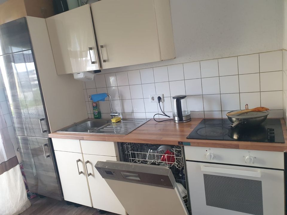 Küchenzeile mit Elektro Geräte in langen in Langen (Hessen)
