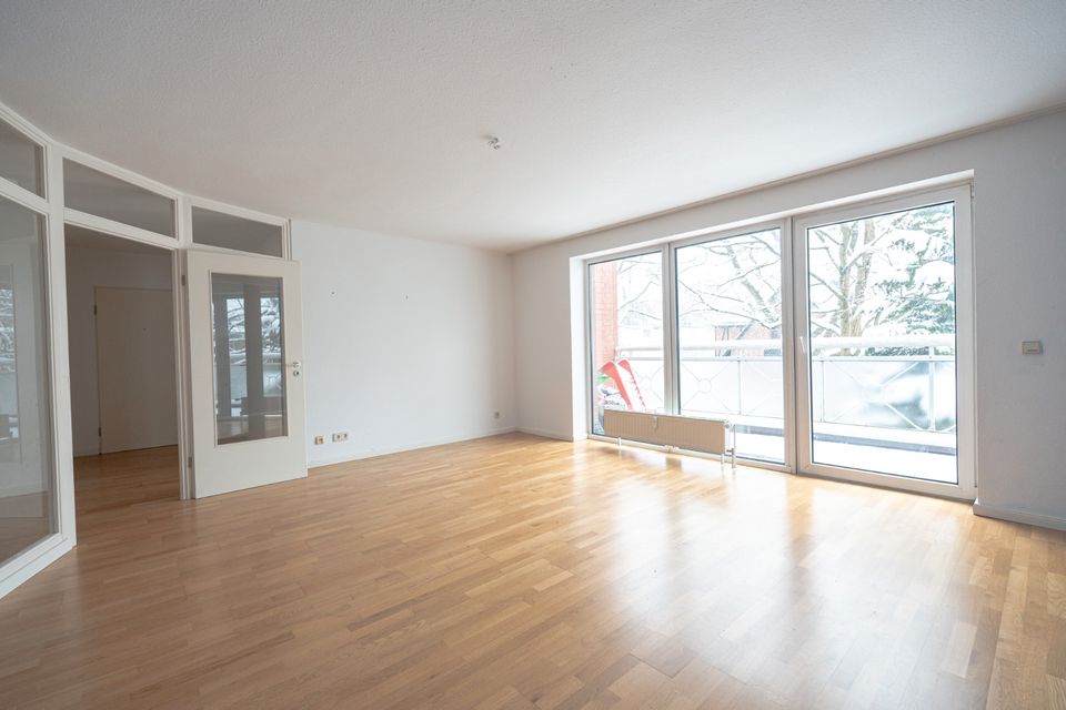Individuelle 2-Zimmer-Eigentumswohnung mit Balkon, Tiefgaragenstellplatz und moderner Einbauküche in Hamburg