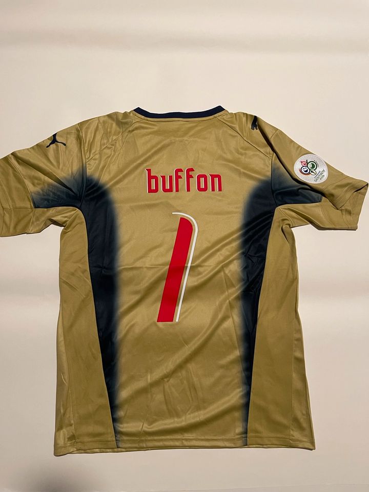 Buffon Gr. M Italien WM 2006 Retro Fussballltrikot in Jestetten