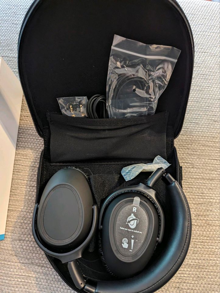 Sennheiser PXC 550 II Noise Cancelling Wireless Headphones in München