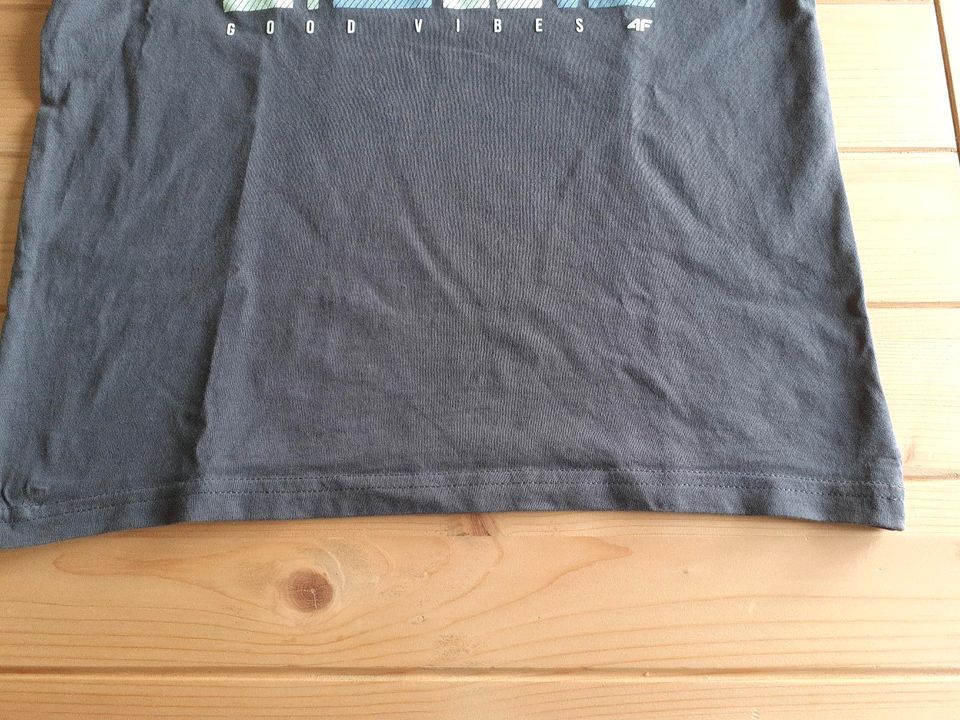 T-Shirt Palmen Gr. 152 grau Kurzarm Super Zustand!  4F in Müschenbach