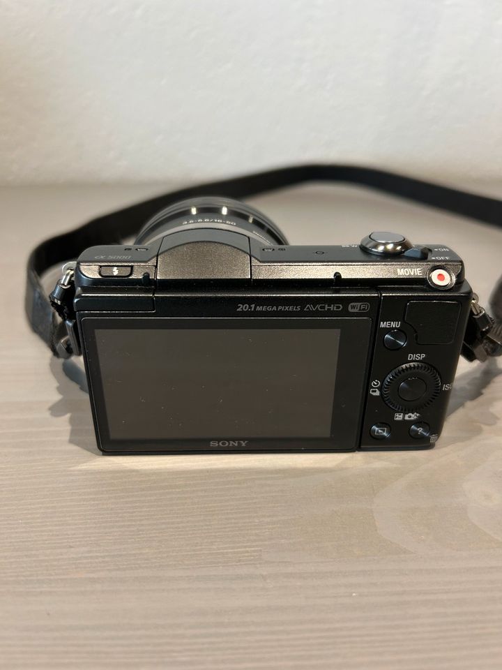 Sony Alpha 5000 Systemkamera schwarz inkl. Tasche in Heuchlingen