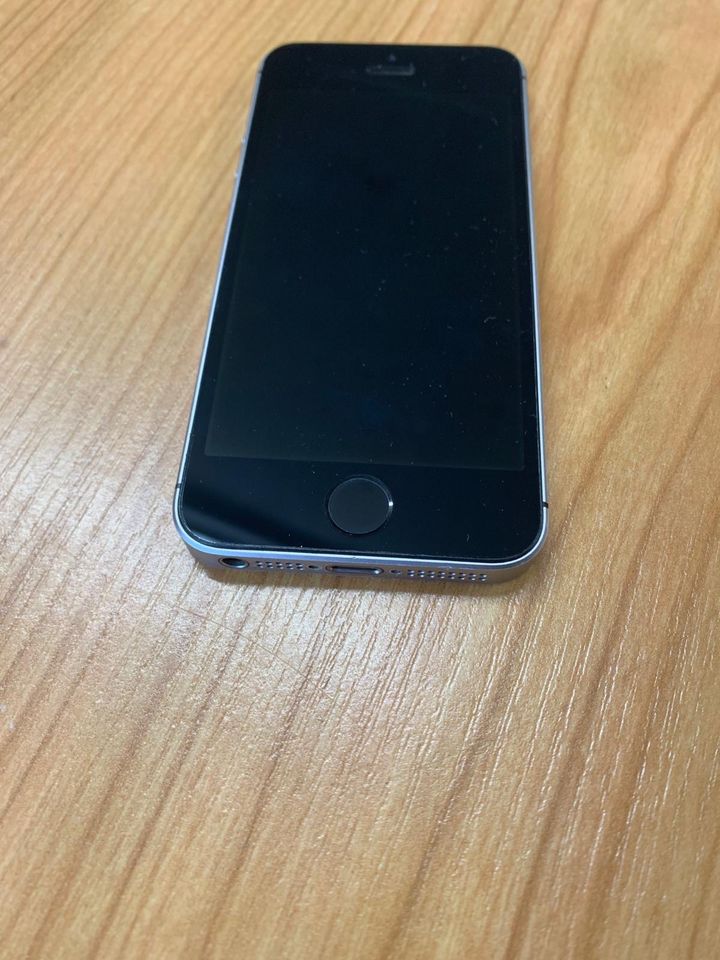 iPhone se 64gb Akku defekt in Hohenwarth