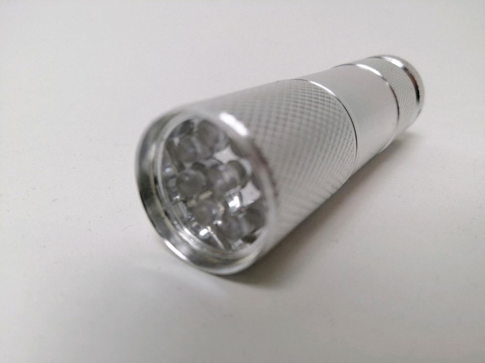 UV Taschenlampe Schwarzlicht Geldscheinprüfer 9 LEDs in Bad Iburg