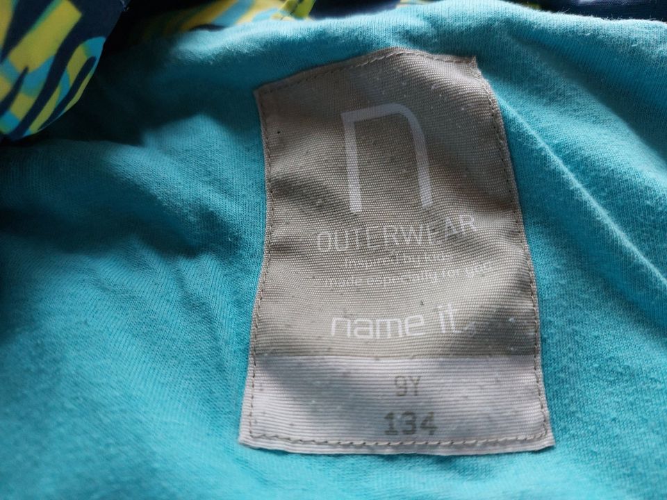 Name It Windbreaker leichte Übergangsjacke Frühling 9Y 134 in Meerbusch